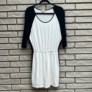 Banana Republic Scoop Neck Black/White Colour Block Mini Dress Sz S